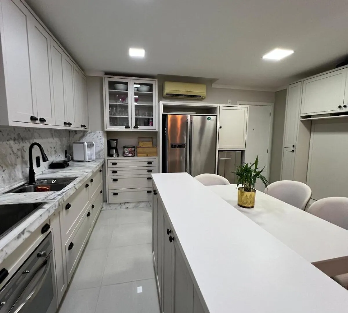 Piscina, Suite, Garagem Privativa! Excelente Apto! Balneário Camboriú Apartament