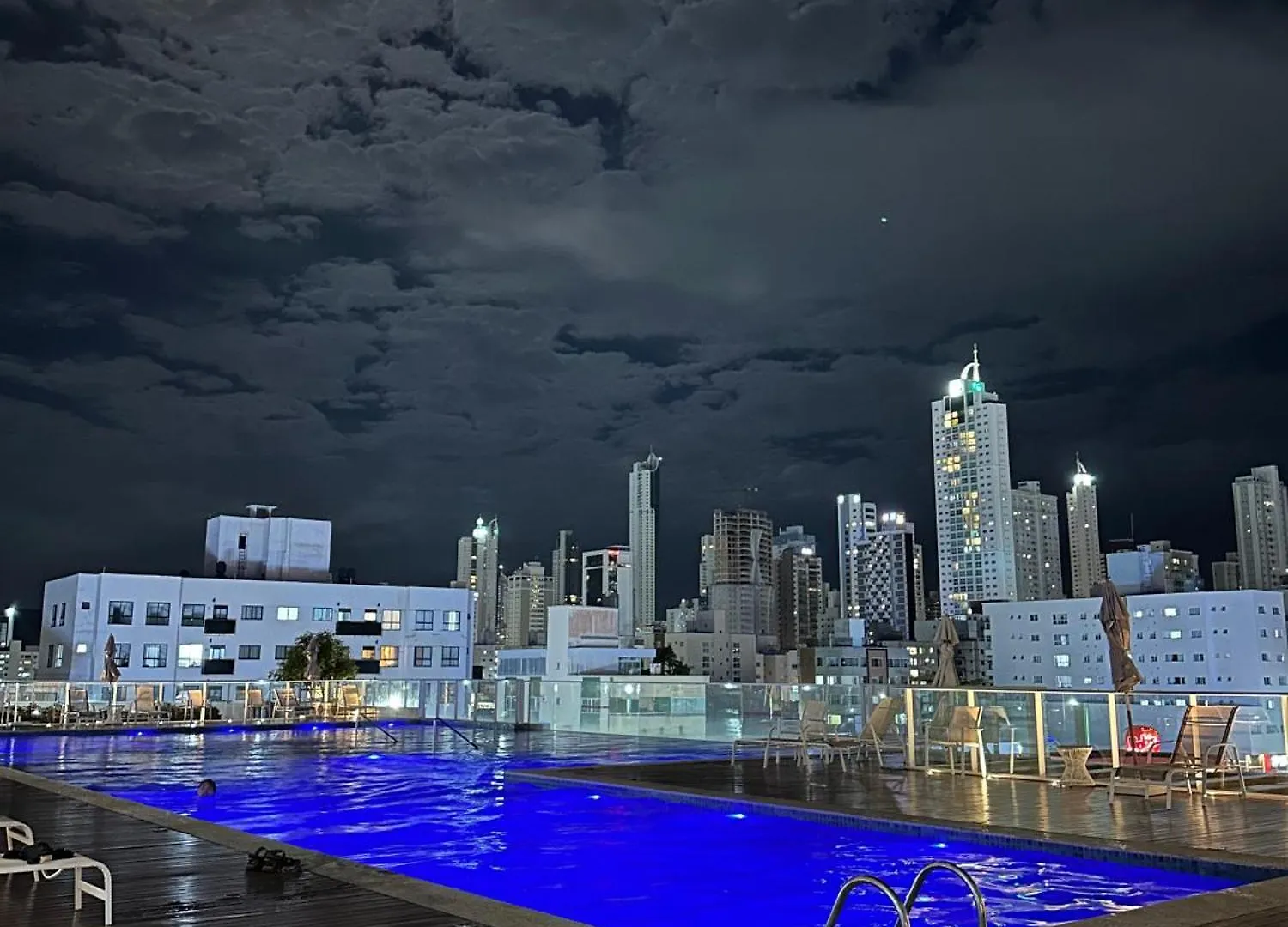 Piscina, Suite, Garagem Privativa! Excelente Apto! Balneário Camboriú 0*,  Brazylia